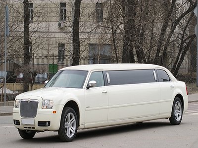 Транспорт для торжеств в аренду фото 1 - Chrysler 300C 2011